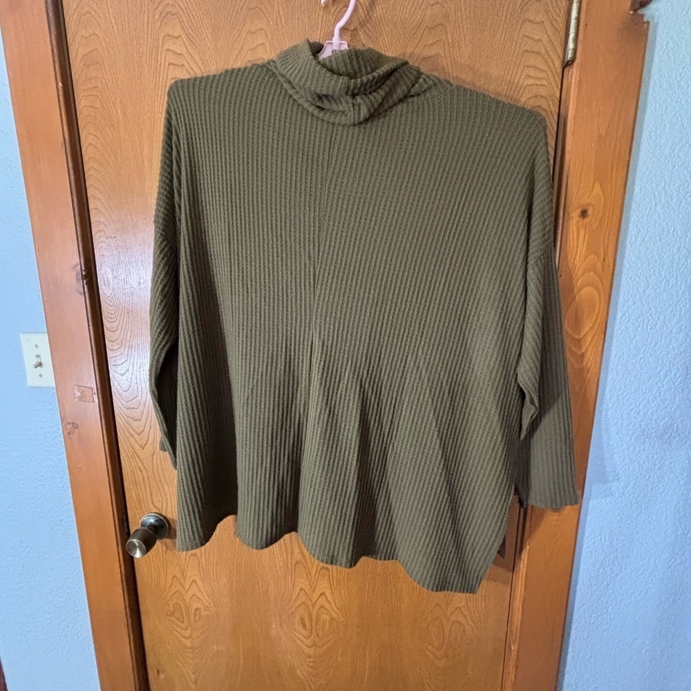 Green Cowl Neck Ribbed Sweater - Picture 6 of 12